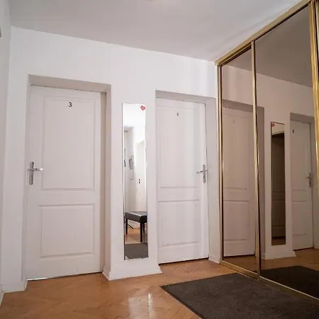 Zadolzennost!!!!!!!!!!!!pd Pokoi Obok Starego Miasta Varšava